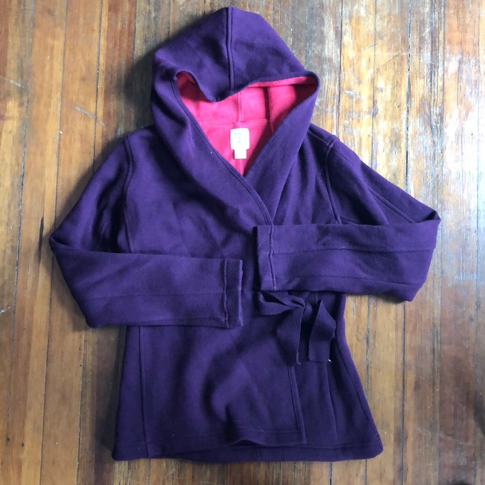 Sweater with pocket and waist tie